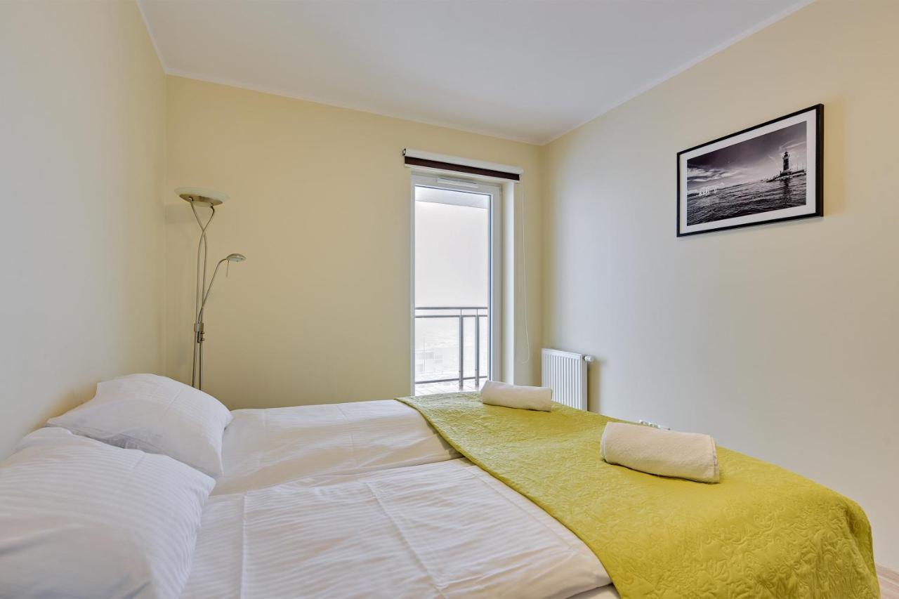 Beautiful Seaside View - 4 Oceans Premium Apartament