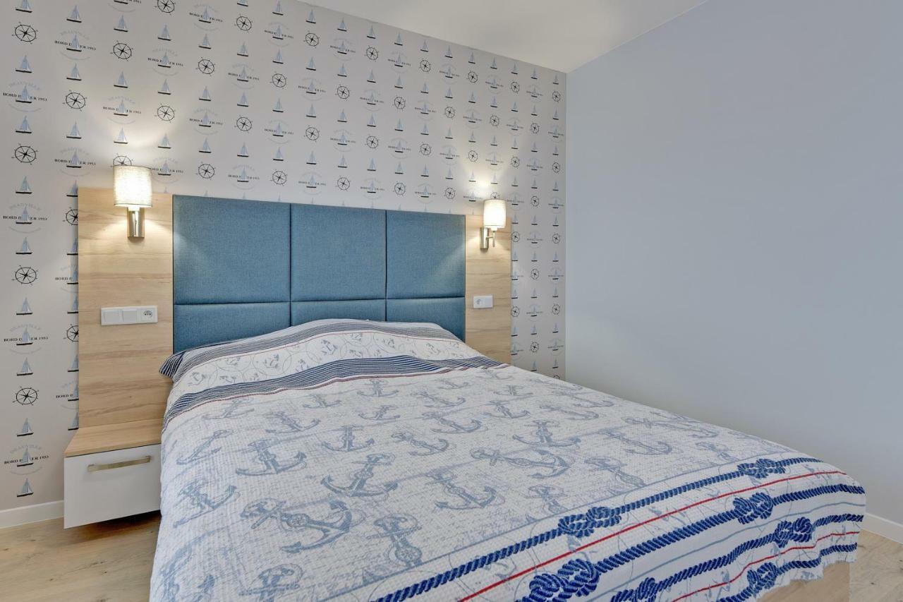 Beautiful Seaside View - 4 Oceans Premium Apartament