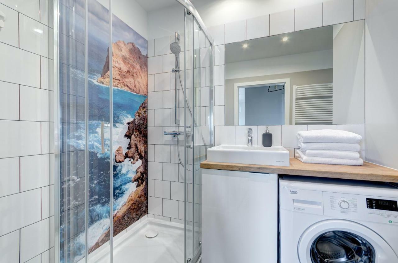 Beautiful Seaside View - 4 Oceans Premium Apartament